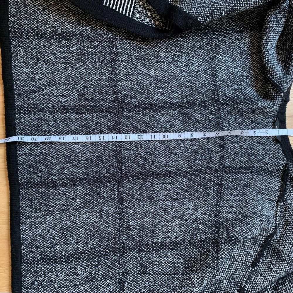 Guess black and white wool poncho draped cardigan sweater - Picture 7 of 8